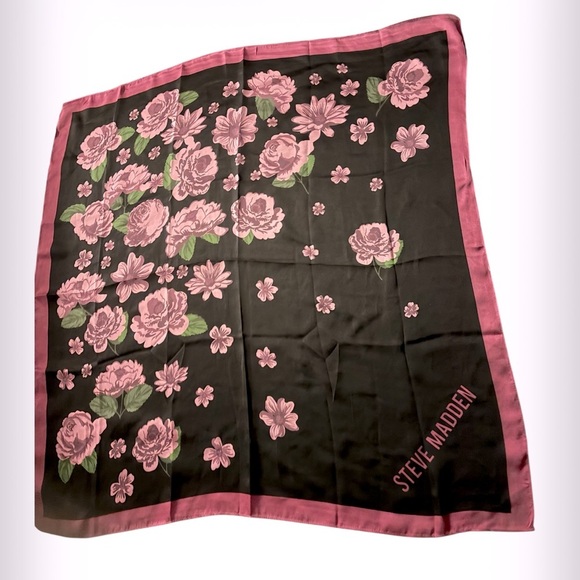 Steve Madden black pink Floral bouquet square scarf Sz 30/30 - Picture 1 of 6